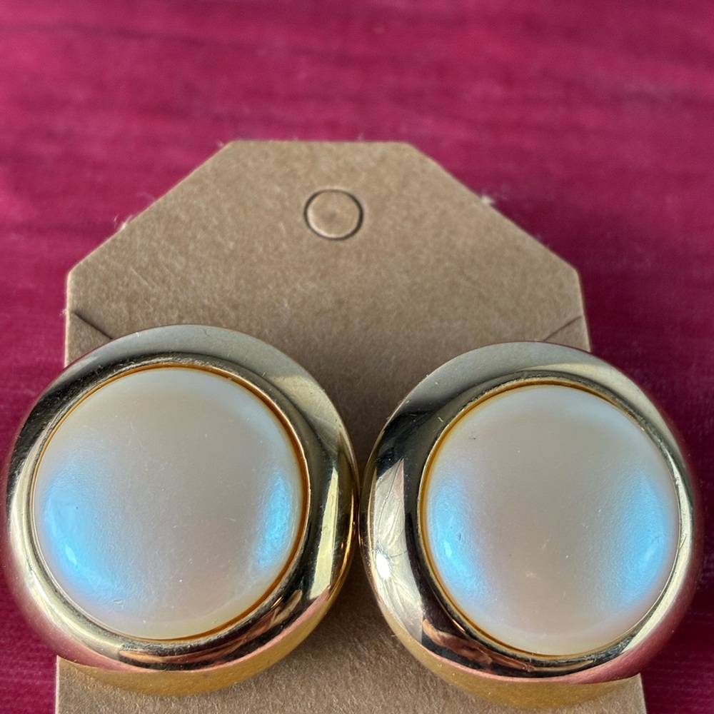 Elegant Richelieu vintage Gold and Cream faux pearls 
 Stud Earrings